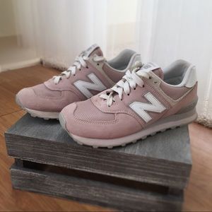 Pink Classic New Balance 574’s